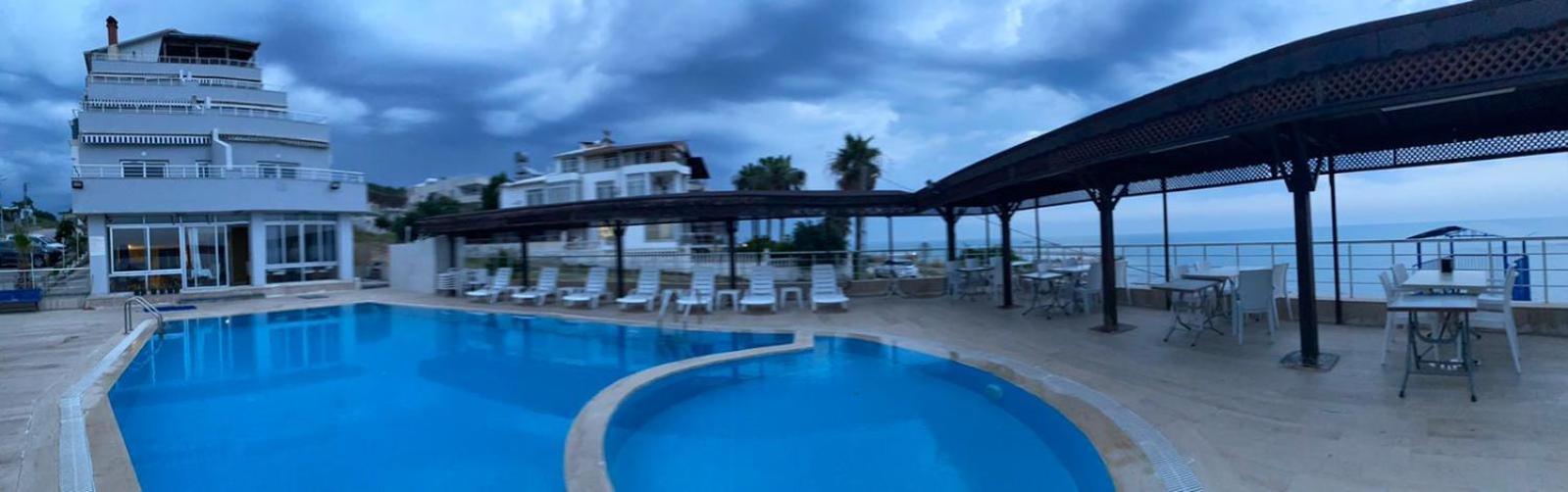 Derin Deniz Otel Karatas  Luaran gambar
