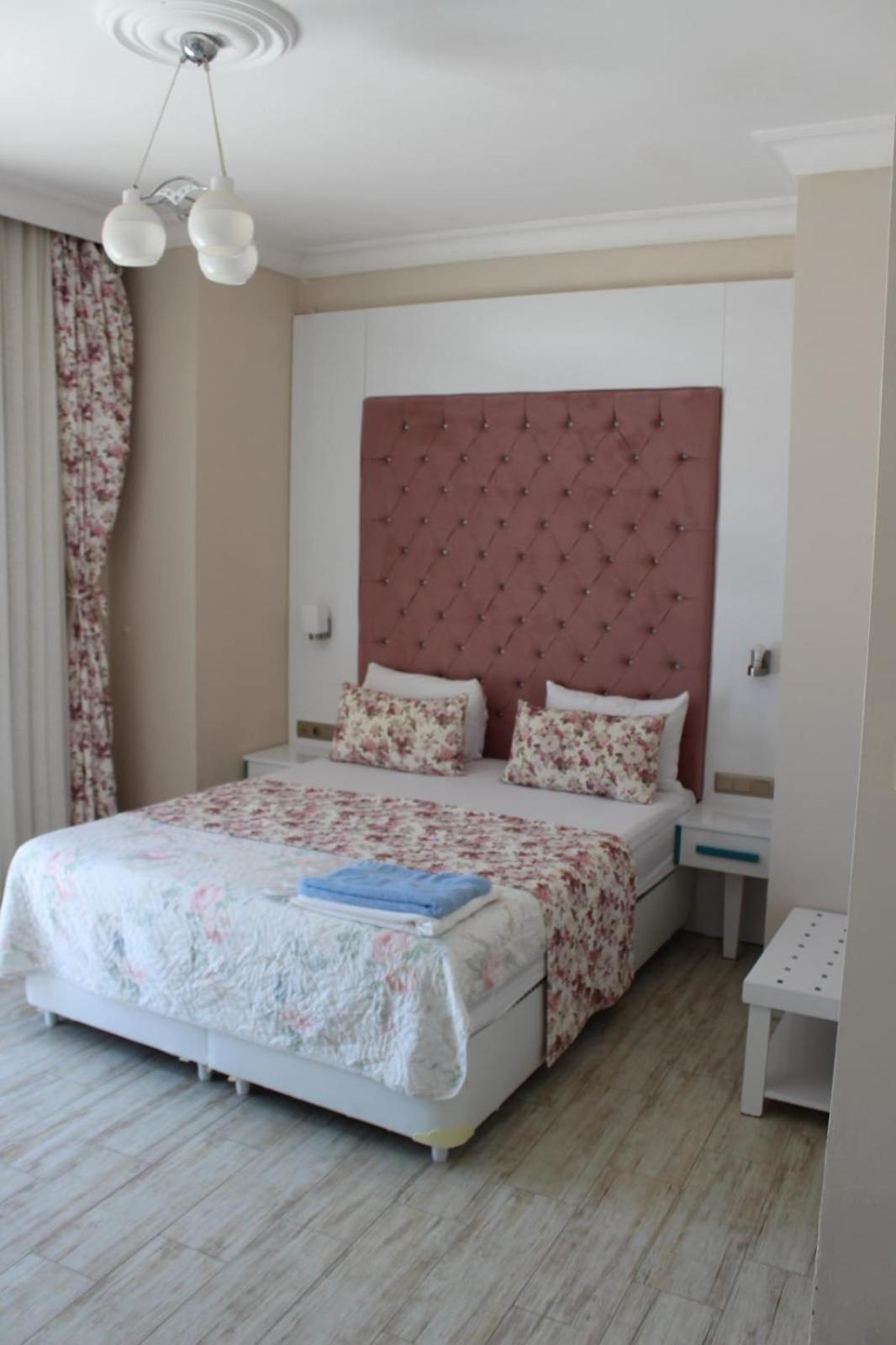 Derin Deniz Otel Karatas  Luaran gambar